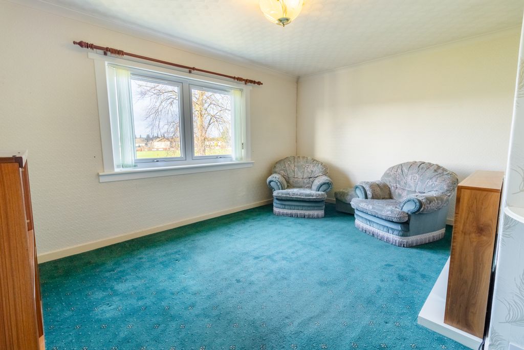 Property photo 3 of 24 Lounge