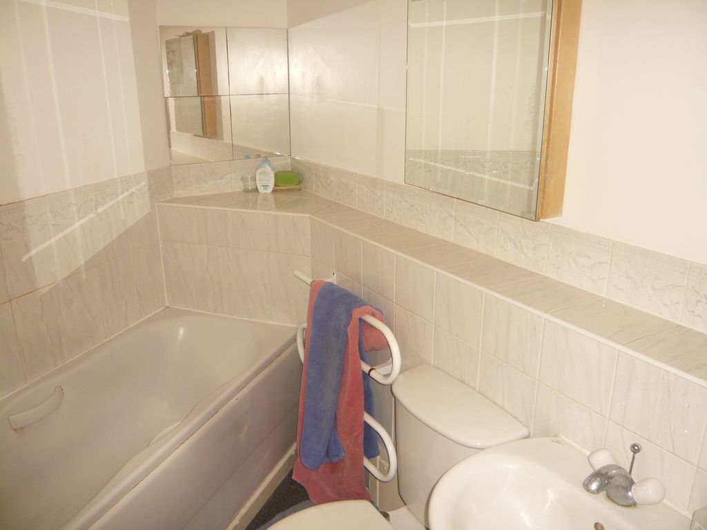 Property photo 3 of 5 Bathroom