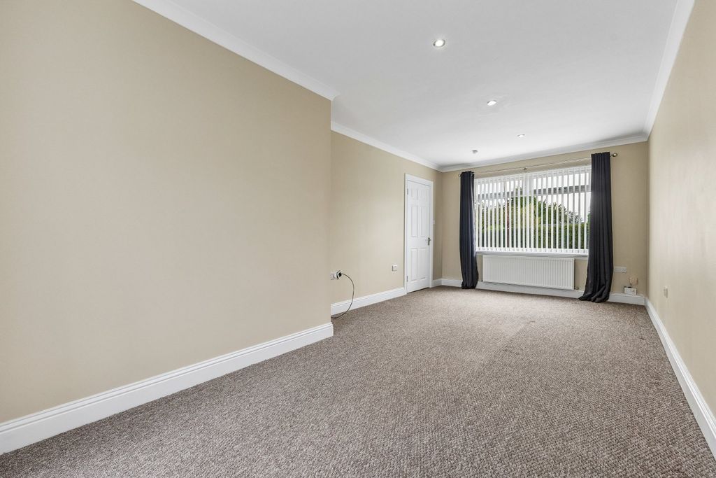 Property photo 3 of 12 Picture No. 04