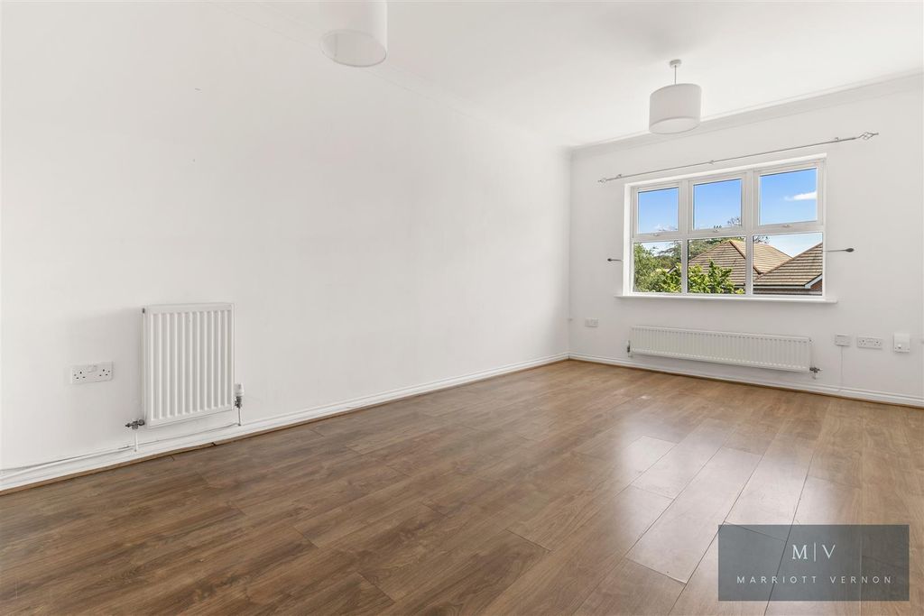 Property photo 2 of 13 St. James Place 8 MV-1.Jpg