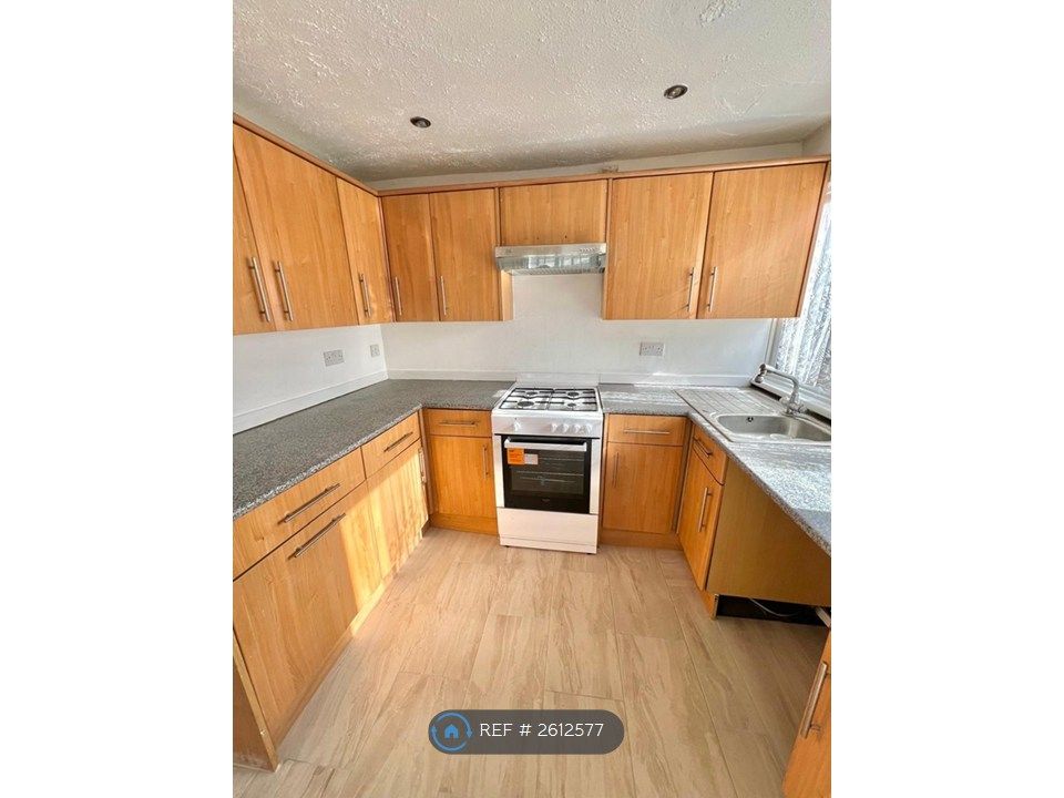 Property photo 2 of 8 Kitchen