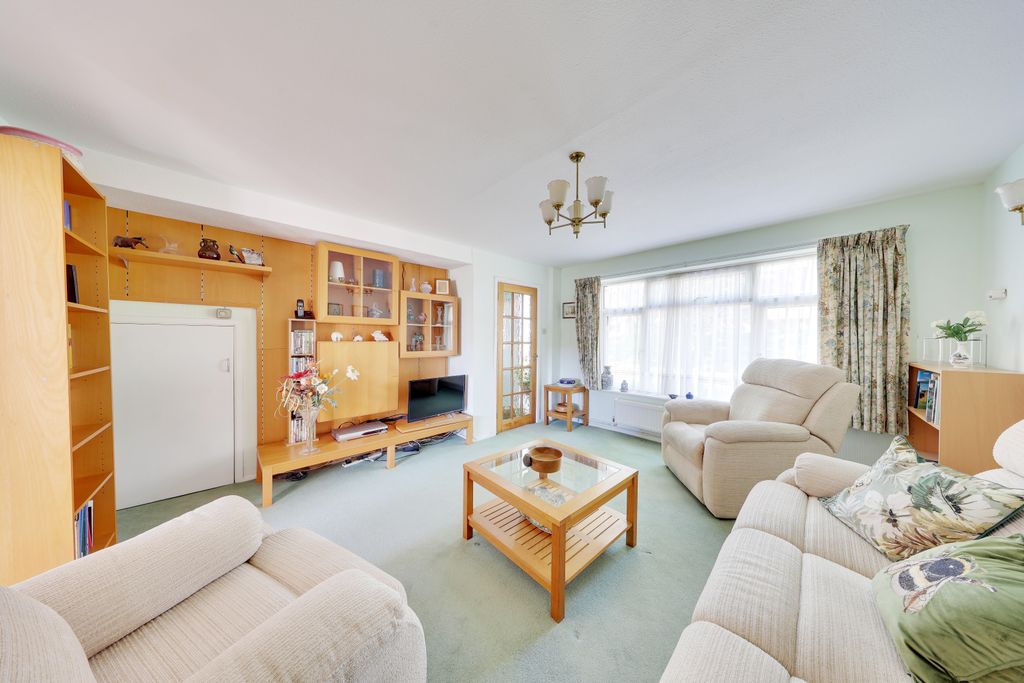 Property photo 2 of 17