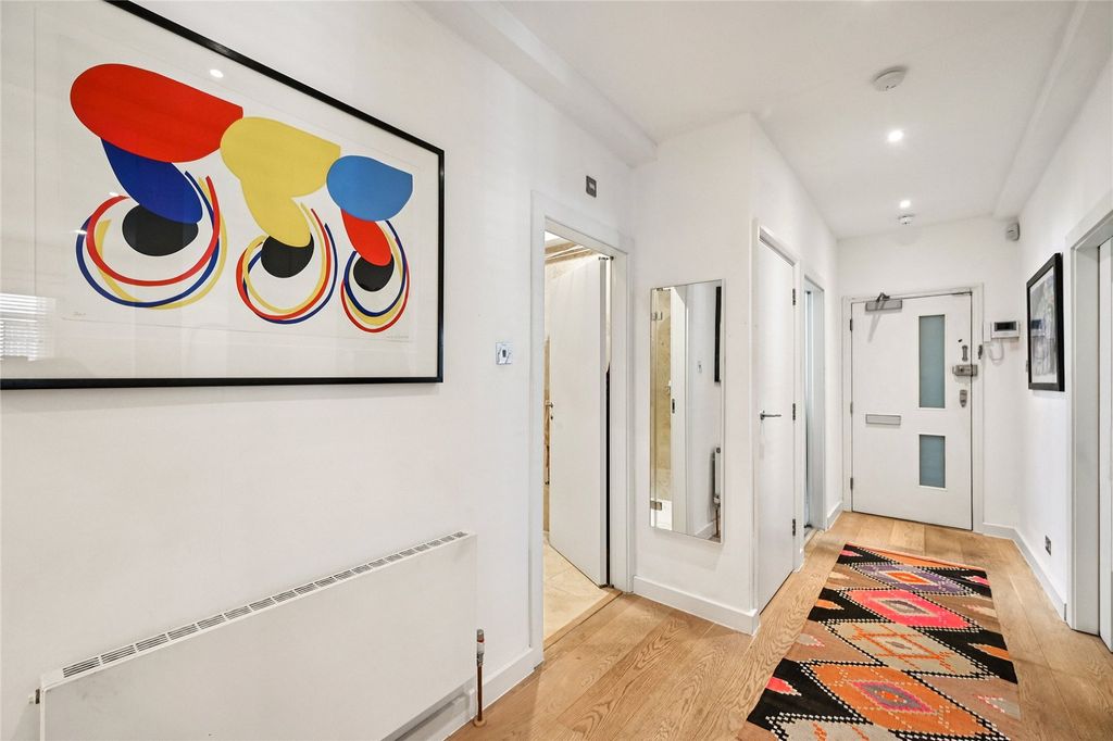 Property photo 3 of 15 Entry Hall