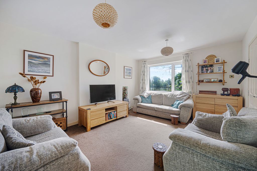 Property photo 2 of 38