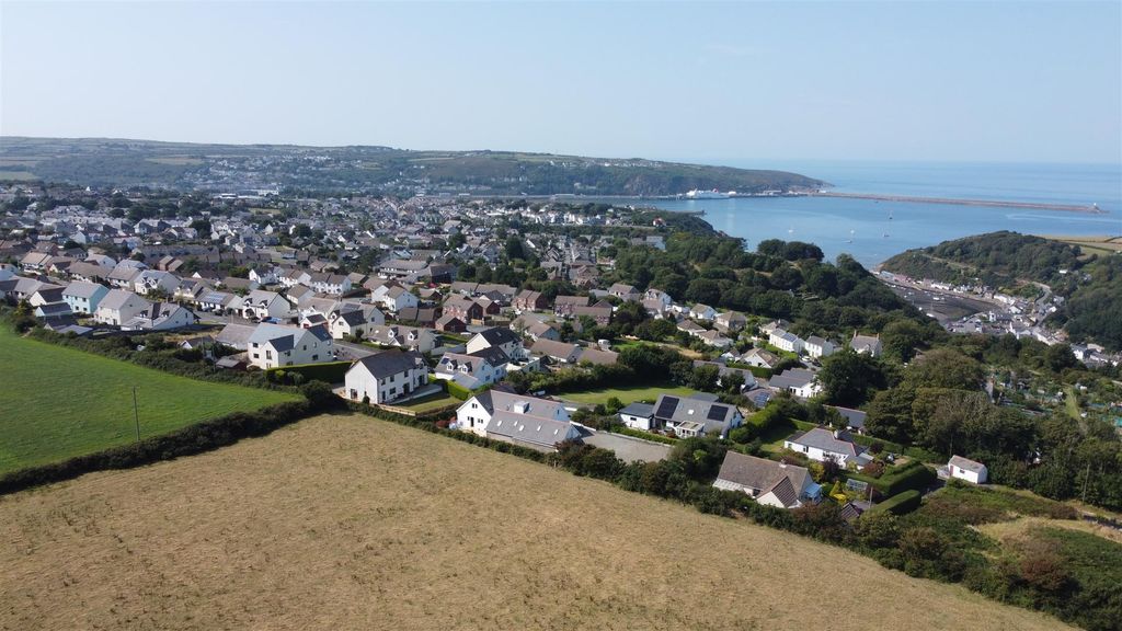 Property photo 2 of 13 Highview,, Plas-Y-Fron Fishguard, Pembrokeshire, S