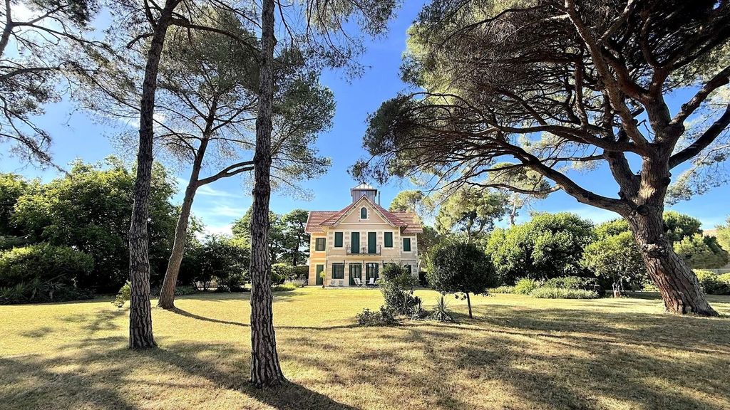 Property photo 1 of 22 Exceptional Property At The Gates Of Aigues-Mortes