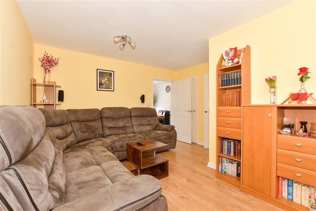 Property photo 3 of 14 Lounge