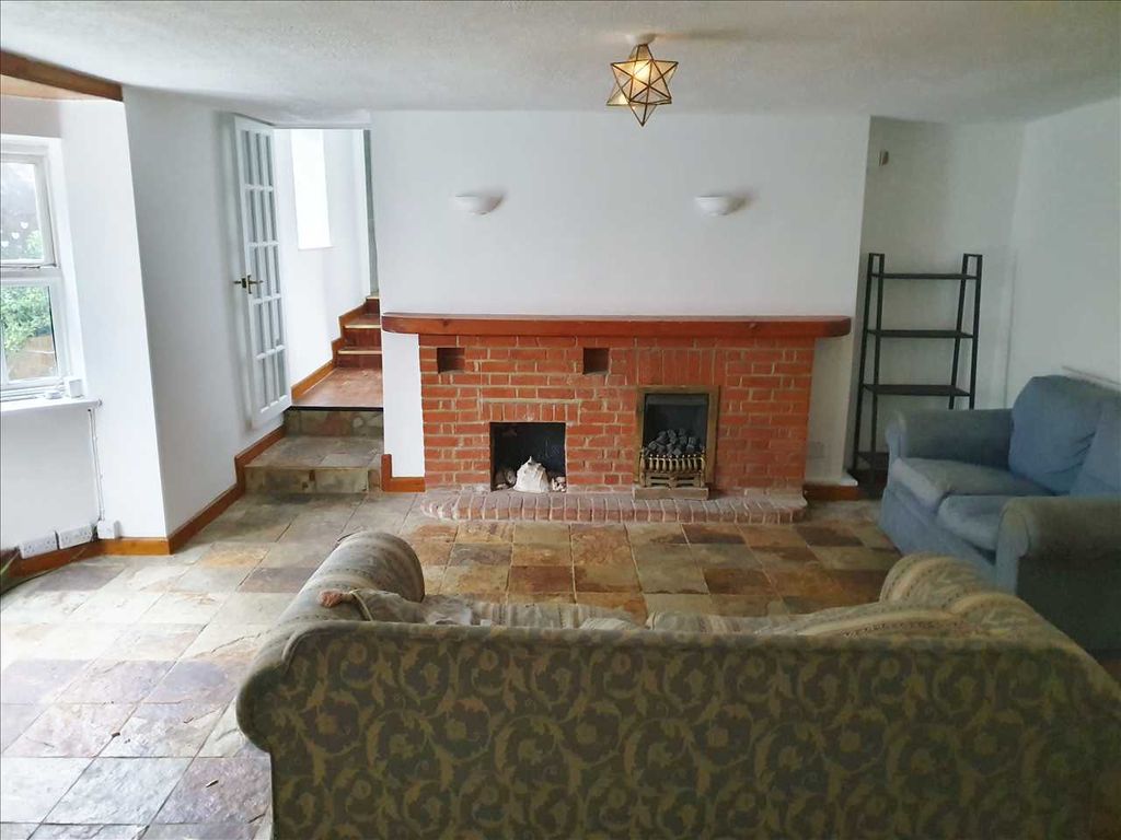 Property photo 2 of 6