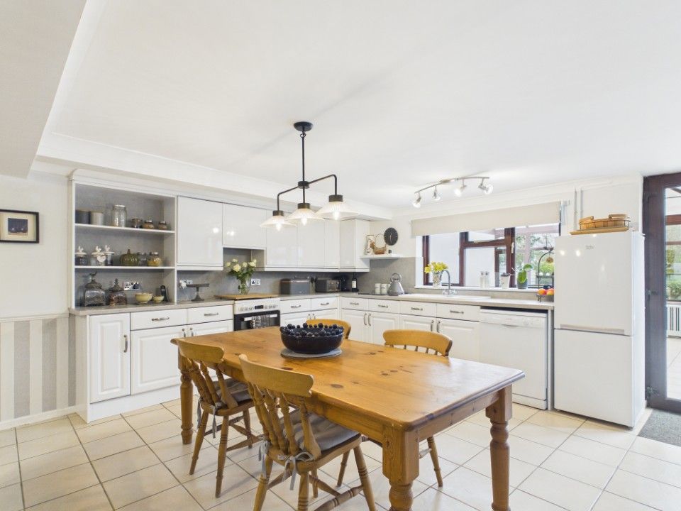 Property photo 3 of 27