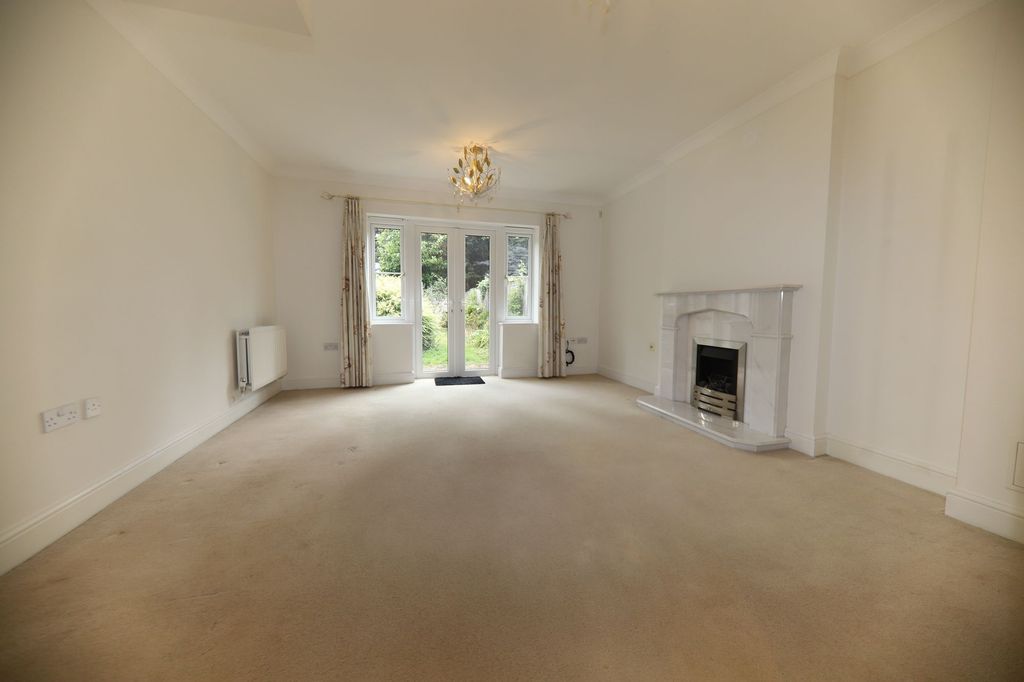 Property photo 3 of 13 Living Room