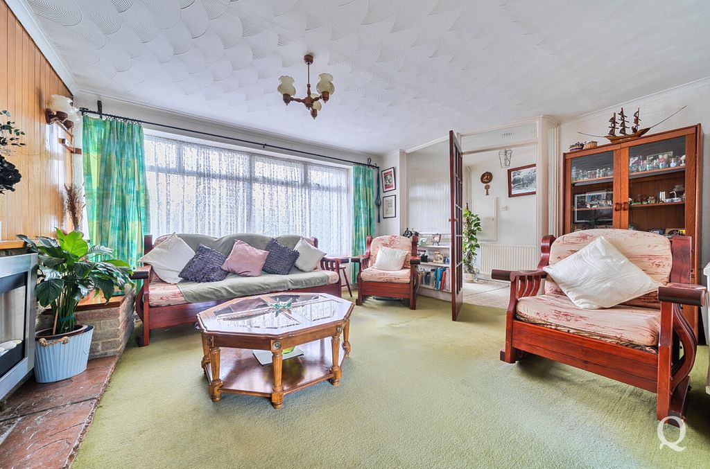Property photo 2 of 25 81311198-Db31-483...