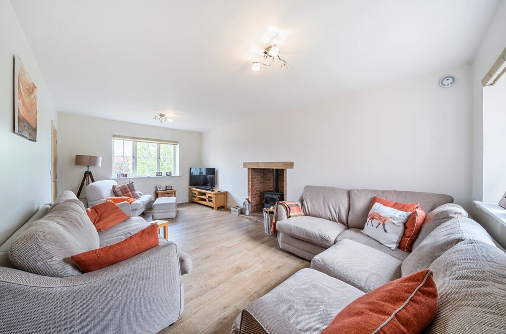 Property photo 3 of 24 1115987 (2)