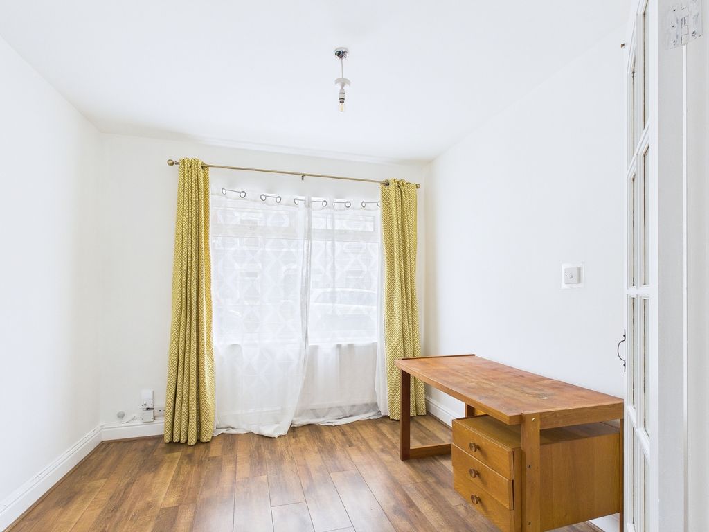 Property photo 3 of 10 Cam01338G0-Pr0134-Still001