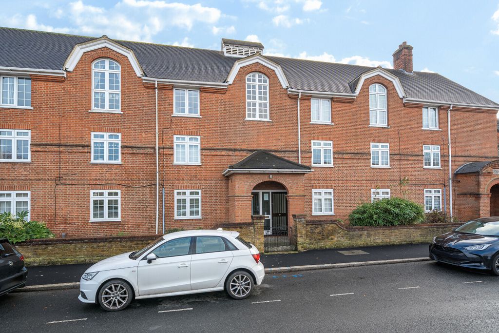 Property photo 2 of 10 1399801-13-6967Ae...