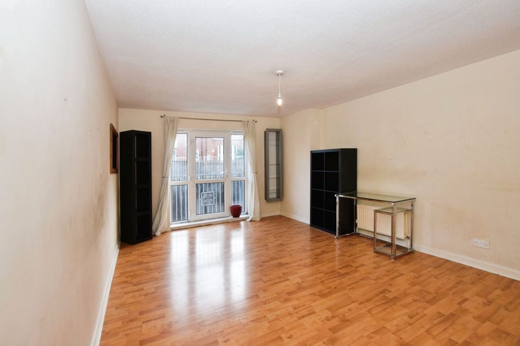 Property photo 2 of 12 Picture No. 29