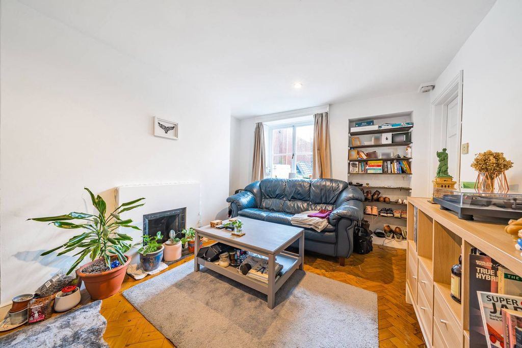 Property photo 1 of 9
