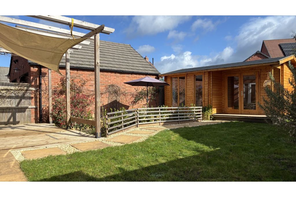 Property photo 2 of 33