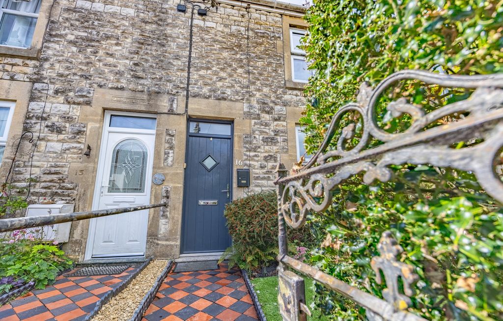 Property photo 2 of 42