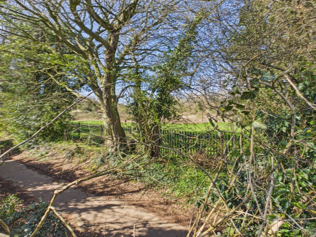 Property photo 3 of 16 Cam02365G0-Pr0450-Still021.Jpg