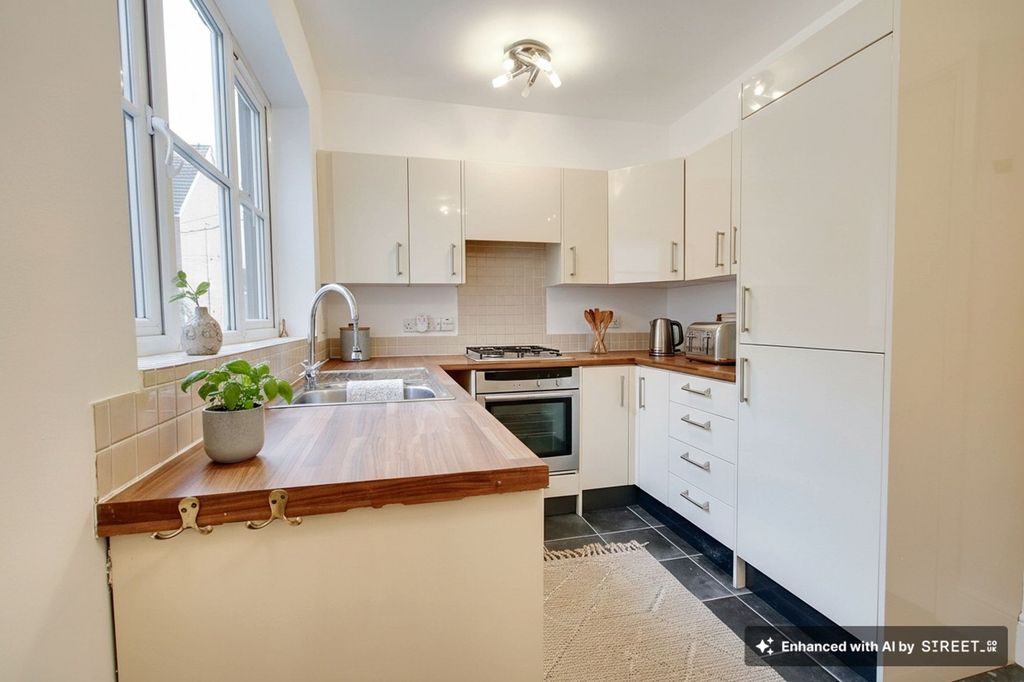 Property photo 2 of 21