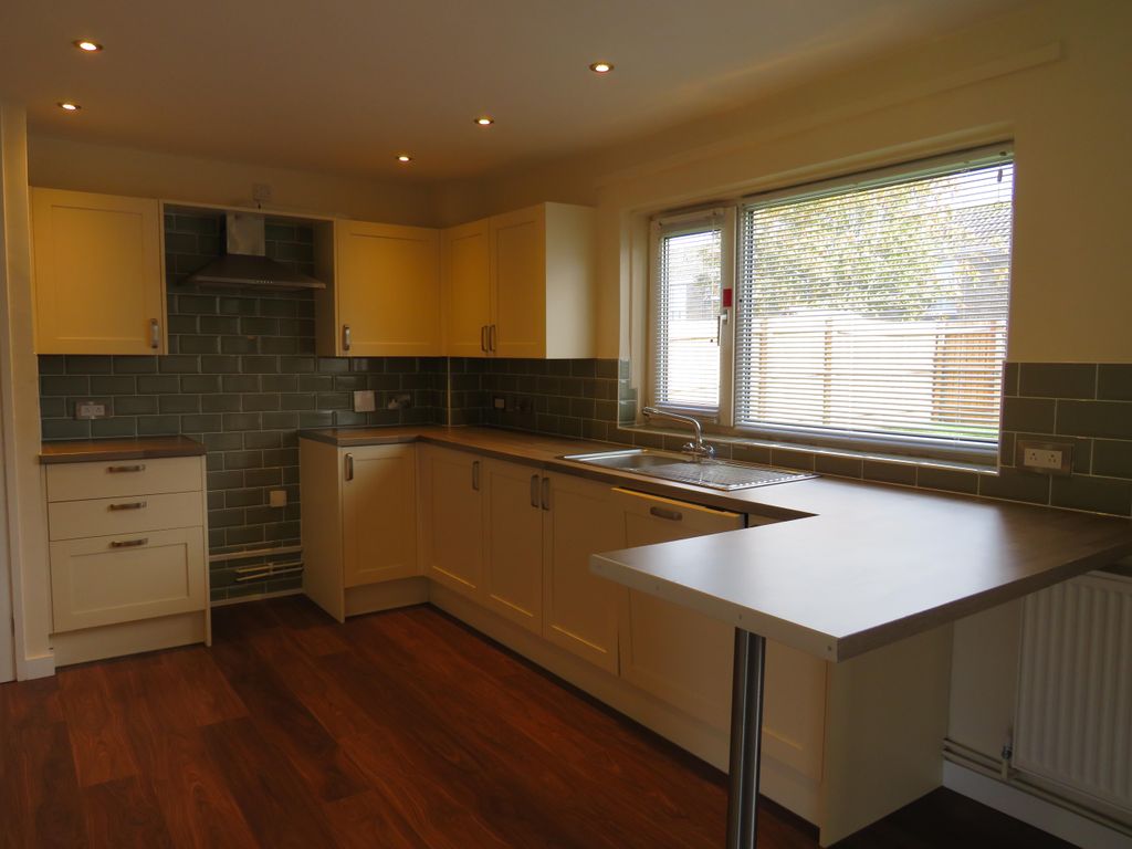 Property photo 3 of 9 Kitchen