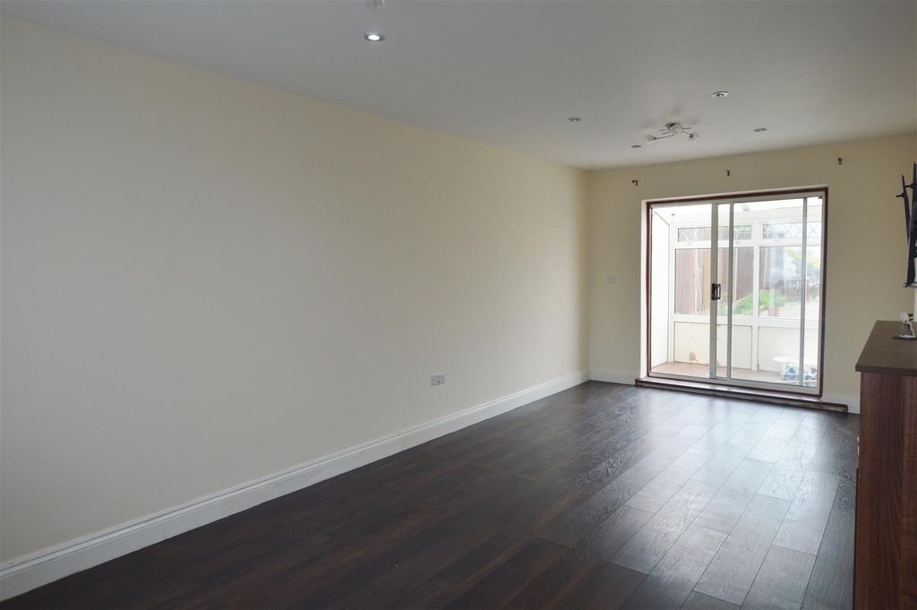 Property photo 3 of 11 3Jpg