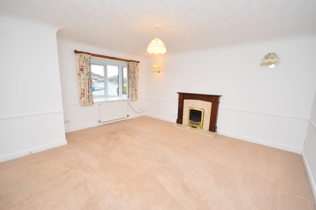 Property photo 3 of 15 Lounge