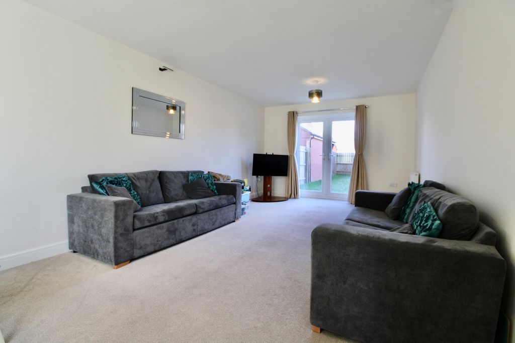 Property photo 2 of 16 Lounge
