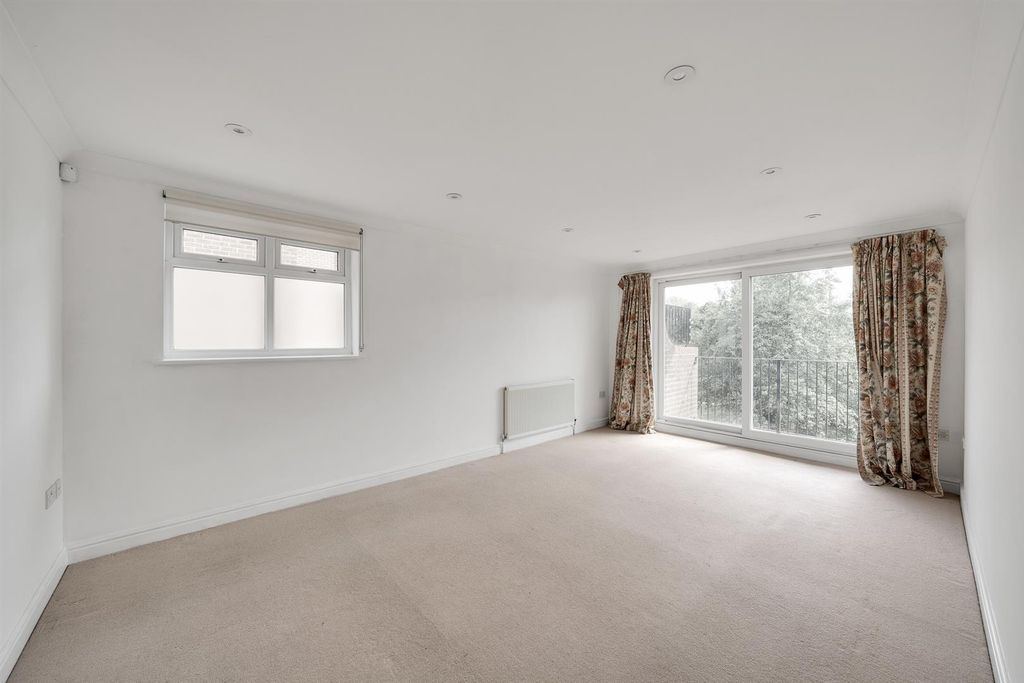 Property photo 2 of 18 Jr706230.Jpg