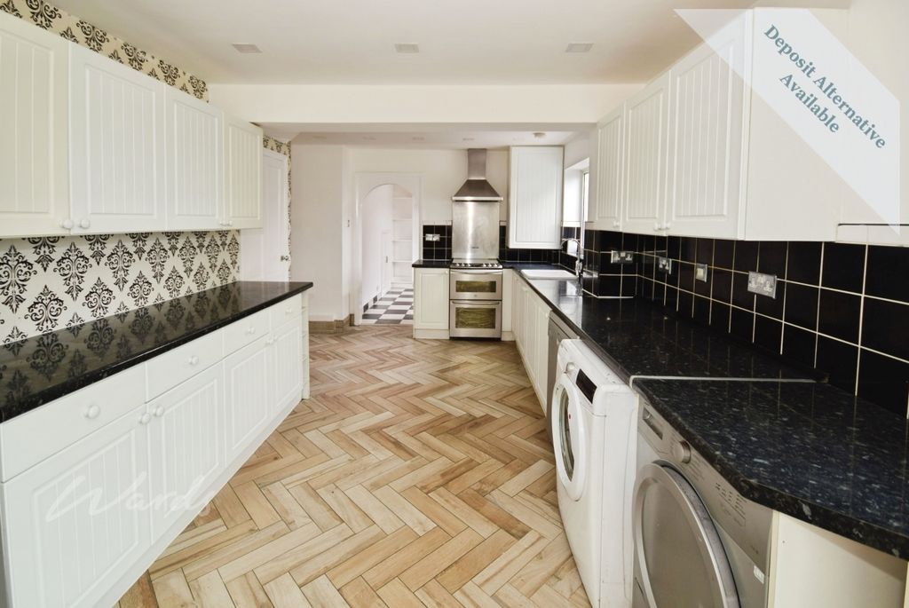 Property photo 2 of 17 Maidstone Kitchen