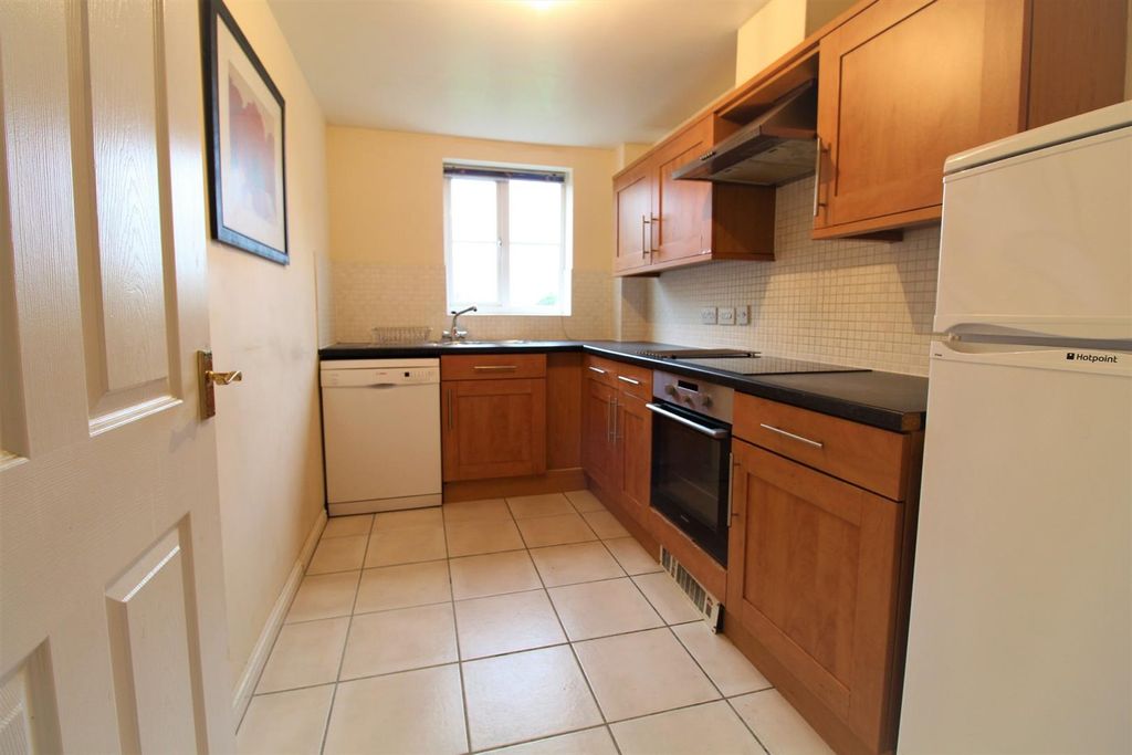 Property photo 2 of 11 Kitchen