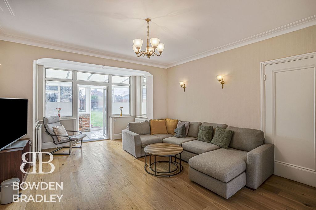 Property photo 3 of 34