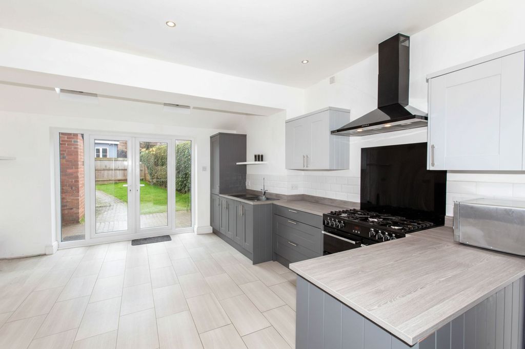 Property photo 3 of 26