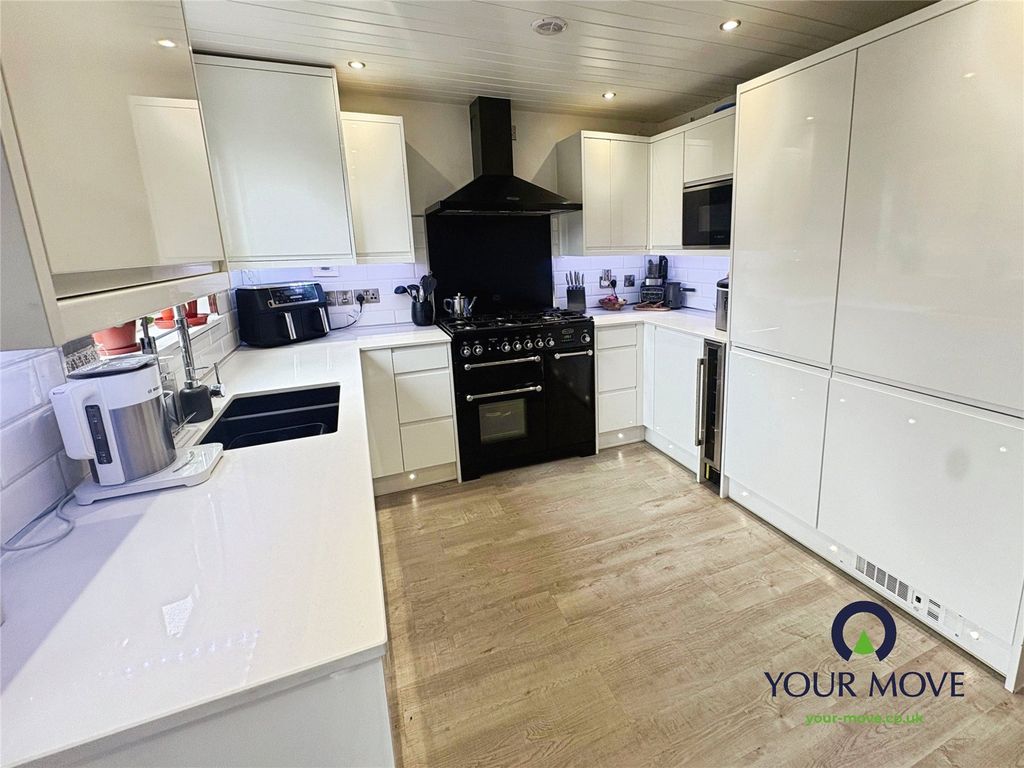 Property photo 2 of 32 Picture No. 02