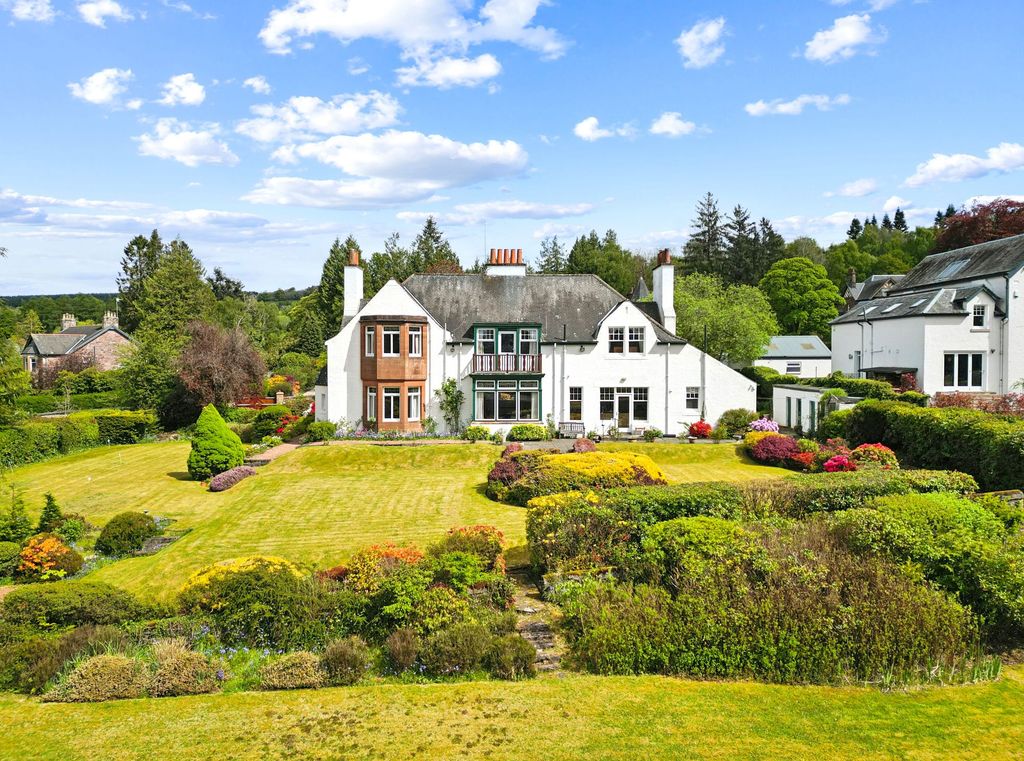 Property photo 1 of 33
