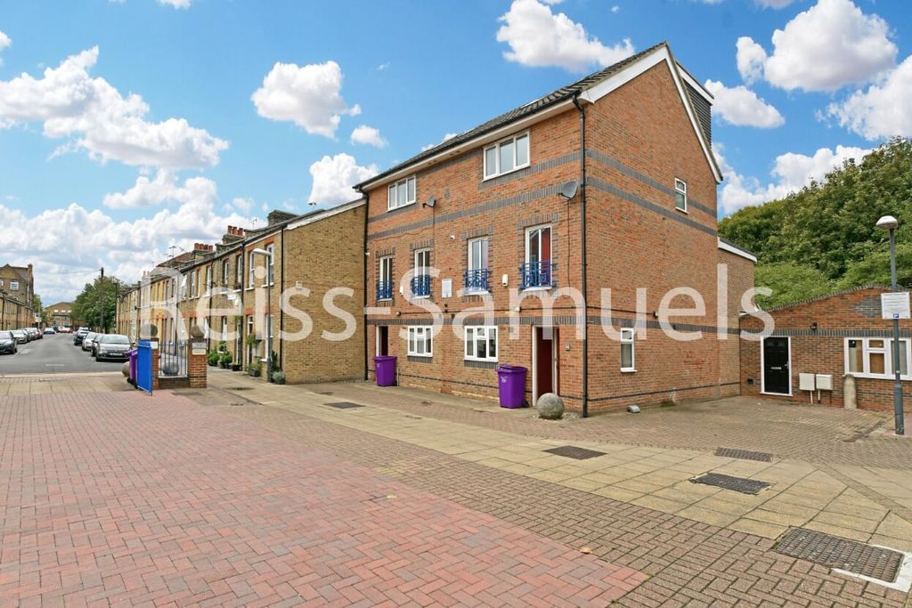 Property photo 2 of 34