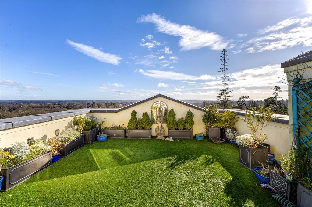 Property photo 2 of 23 Private Roof Terrace