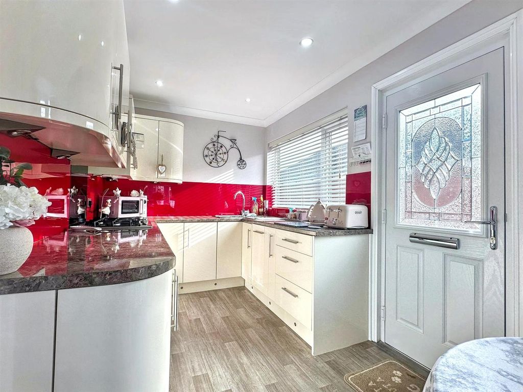 Property photo 2 of 20 Kitchen