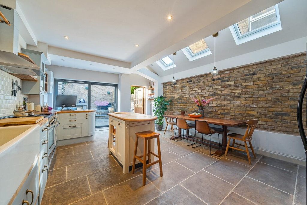 Property photo 2 of 21 Picture 2