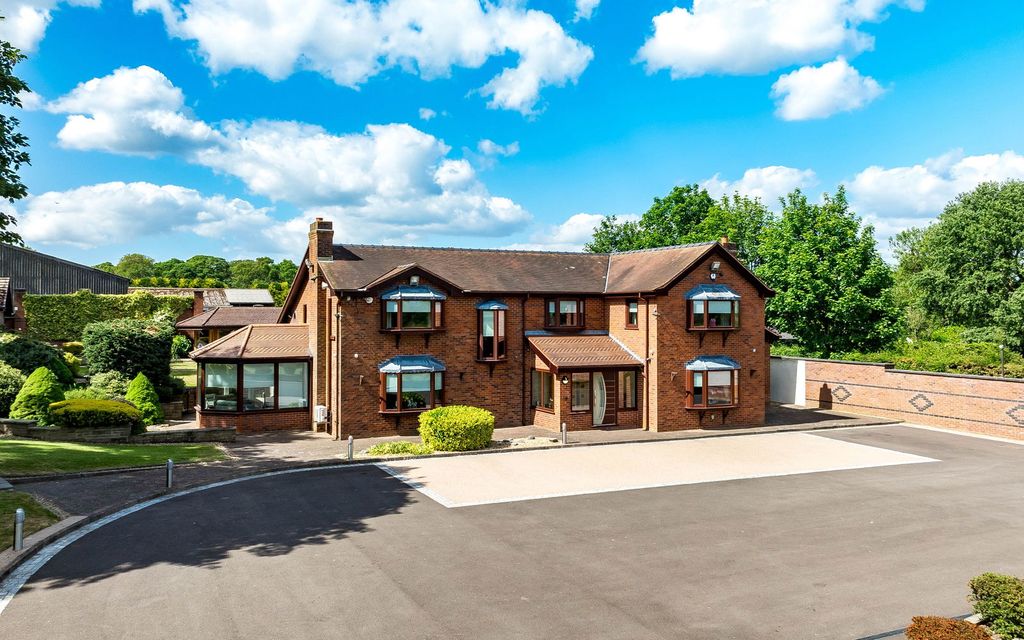 Property photo 1 of 44