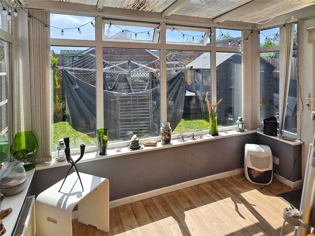 Property photo 3 of 11 Conservatory