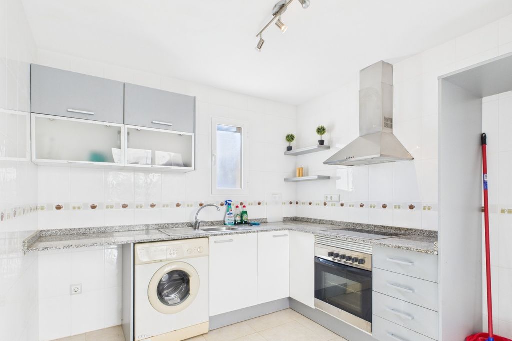 Property photo 3 of 43