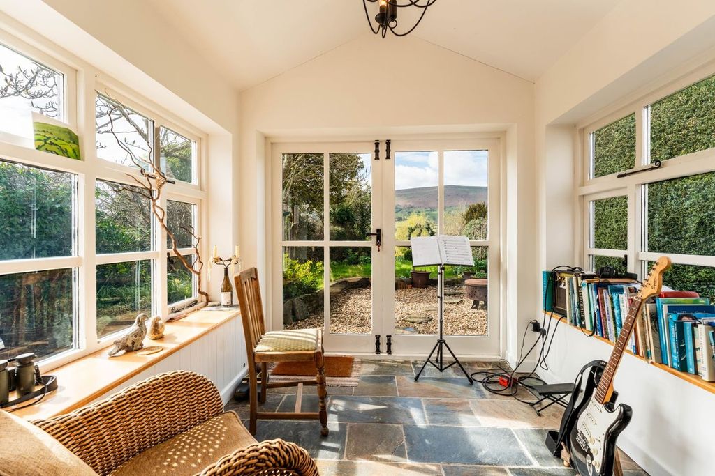 Property photo 2 of 37