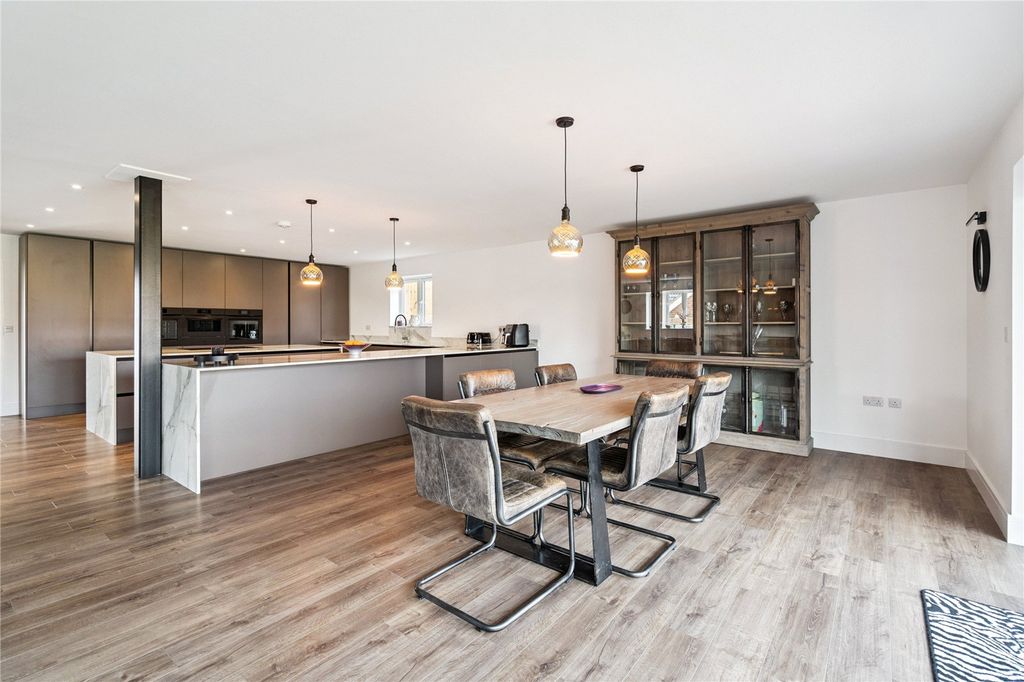 Property photo 2 of 24 Picture No. 96