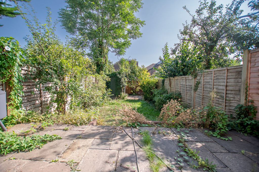 Property photo 2 of 8 Garden