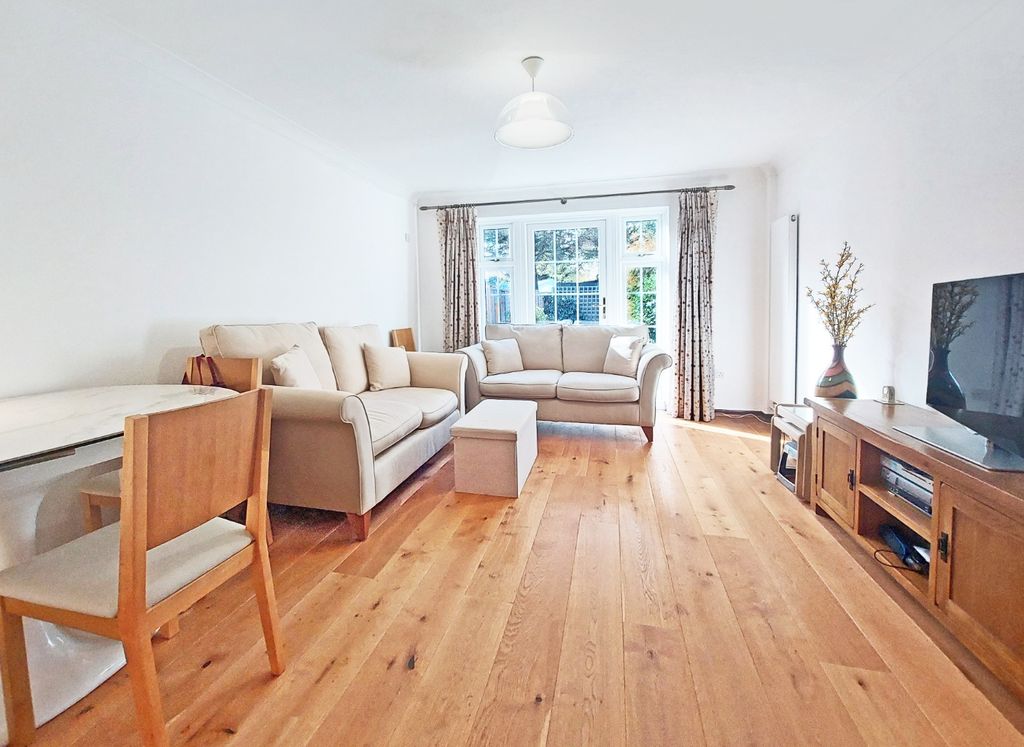 Property photo 2 of 12 4633072