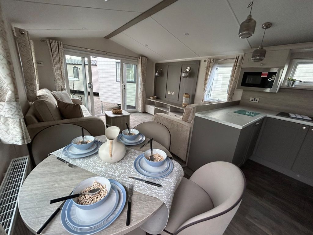 Property photo 1 of 6 Car0065092 - Static Caravan