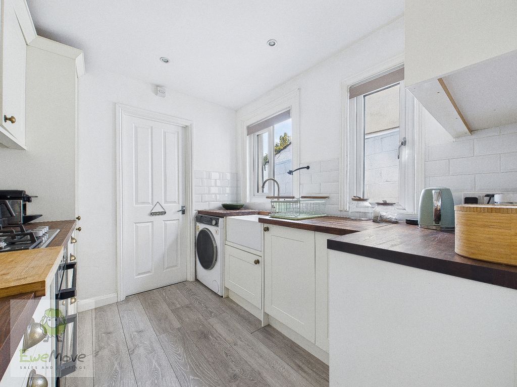 Property photo 3 of 14 Kitchen