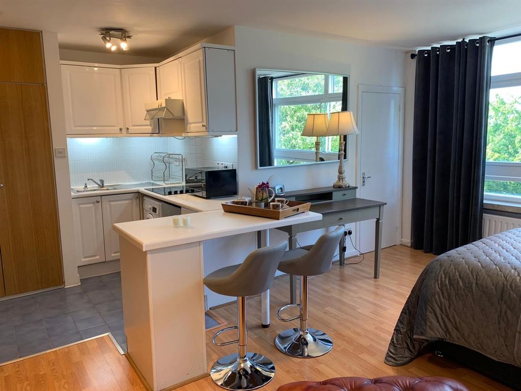 Property photo 3 of 8 404 Lyndhurst Court Pic 2.Jpg