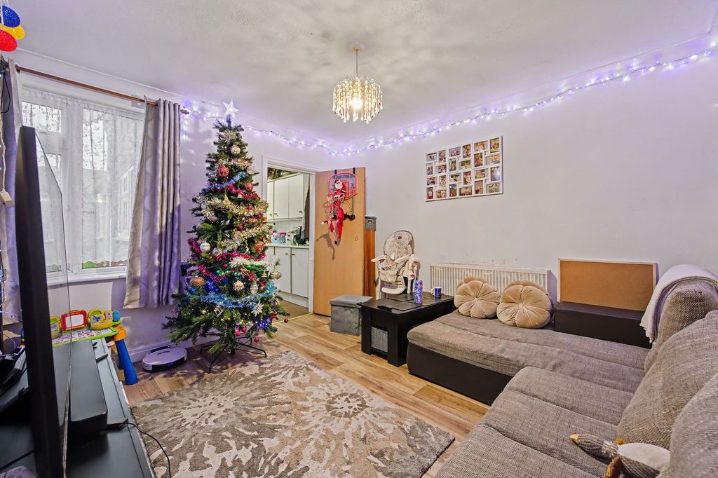 Property photo 2 of 14